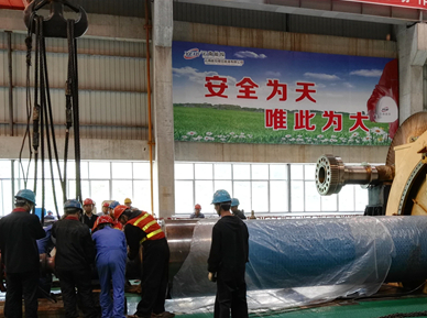 行車和手拉葫蘆確保發電機轉子順利回穿